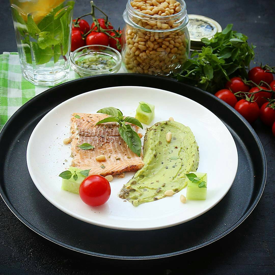 Fine Porcelain Round Platter - 12&quot;